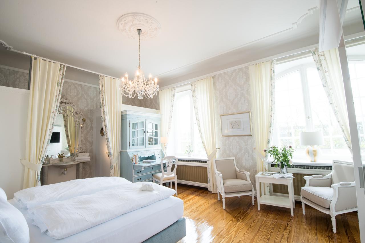 Deluxe Doppelzimmer mit Dusche - "Prinz Himmelblau"